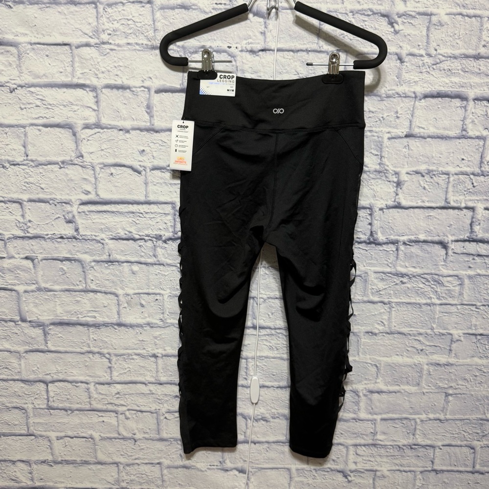 Nwt infinite performance crop legging cross cross mesh sides